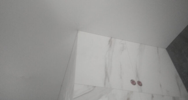 Матовый белый бесщелевой натяжной потолок профиль КРААБ 4.0 7.2 кв. м.